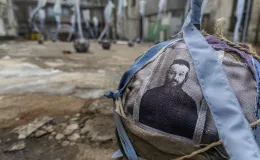 na zdjęciu aktorzy i widzowie podczas spektaklu