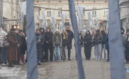 na zdjęciu aktorzy i widzowie podczas spektaklu