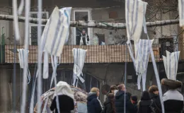 na zdjęciu aktorzy i widzowie podczas spektaklu