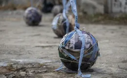 na zdjęciu aktorzy i widzowie podczas spektaklu