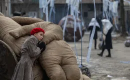 na zdjęciu aktorzy i widzowie podczas spektaklu