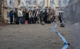 na zdjęciu aktorzy i widzowie podczas spektaklu