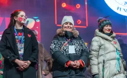 na zdjęciu osoby podczas grania orkiestry 