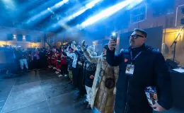 na zdjęciu osoby podczas grania orkiestry 