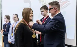 na zdjęciu osoby podczas spotkania