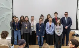 na zdjęciu osoby podczas spotkania