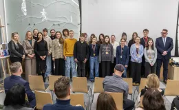 na zdjęciu osoby podczas spotkania