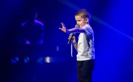 na zdjęciu osoby na scenie