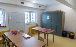 na zdjęciu osoby i wnętrza nowej świetlicy