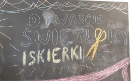 na zdjęciu osoby i wnętrza nowej świetlicy