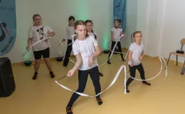 na zdjęciu osoby i wnętrza nowej świetlicy