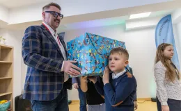 na zdjęciu osoby i wnętrza nowej świetlicy