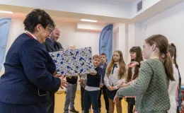 na zdjęciu osoby i wnętrza nowej świetlicy