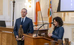 na zdjęciu osoby podczas uroczystości