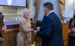 na zdjęciu osoby podczas uroczystości