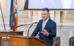 na zdjęciu osoby podczas uroczystości