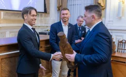 na zdjęciu osoby podczas uroczystości