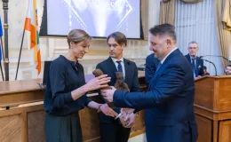 na zdjęciu osoby podczas uroczystości