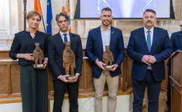 na zdjęciu osoby podczas uroczystości