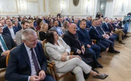 na zdjęciu osoby podczas uroczystości