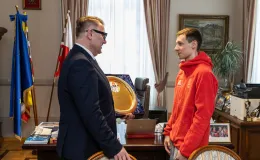 na zdjęciu osoby podczas spotkania