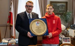 na zdjęciu osoby podczas spotkania