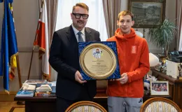 na zdjęciu osoby podczas spotkania