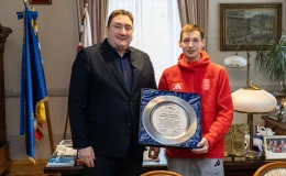 na zdjęciu osoby podczas spotkania