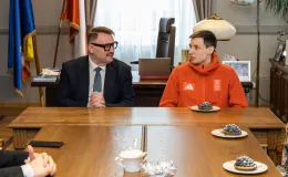 na zdjęciu osoby podczas spotkania