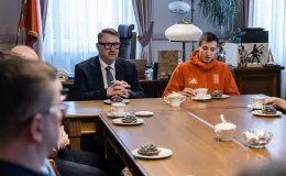 na zdjęciu osoby podczas spotkania