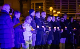 na zdjęciu osoby podczas modlitwy