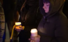 na zdjęciu osoby podczas modlitwy