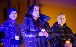 na zdjęciu osoby podczas modlitwy