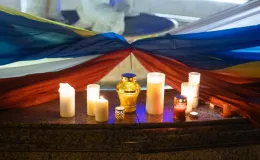 na zdjęciu osoby podczas modlitwy