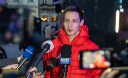 na zdjęciu osoby podczas spotkania ze skoczkiem