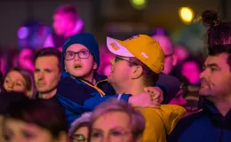 na zdjęciu osoby podczas spotkania ze skoczkiem