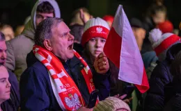 na zdjęciu osoby podczas spotkania ze skoczkiem