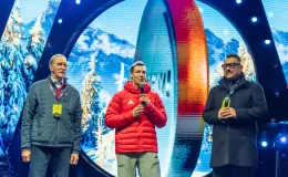 na zdjęciu osoby podczas spotkania ze skoczkiem