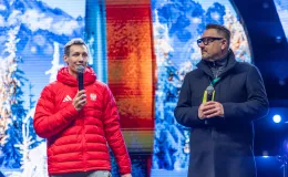 na zdjęciu osoby podczas spotkania ze skoczkiem