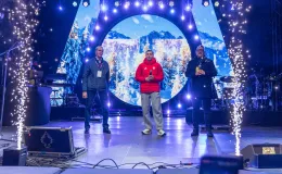 na zdjęciu osoby podczas spotkania ze skoczkiem