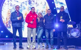 na zdjęciu osoby podczas spotkania ze skoczkiem