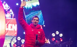 na zdjęciu osoby podczas spotkania ze skoczkiem