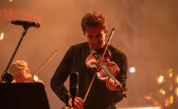 na zdjęciu osoby podczas spotkania ze skoczkiem