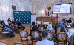 na zdjęciu osoby na spotkaniu