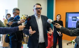 na zdjęciu osoby podczas otwarcie