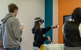 na zdjęciu osoby podczas otwarcie