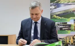 na zdjęciu osoby podczas podpisania