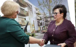 na zdjęciu osoby podczas podpisania