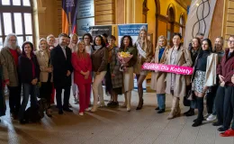 na zdjęciu osoby podczas spotkania