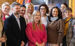 na zdjęciu osoby podczas spotkania